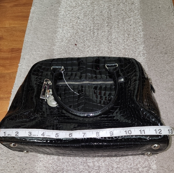 MICHAEL MICHAEL KORS Joan Patent Leather Satchel good condition - Picture 9 of 16